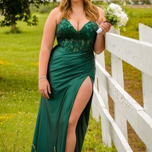 Emerald green prom dress